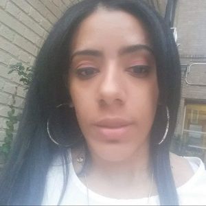 Meet your Posher, Yania